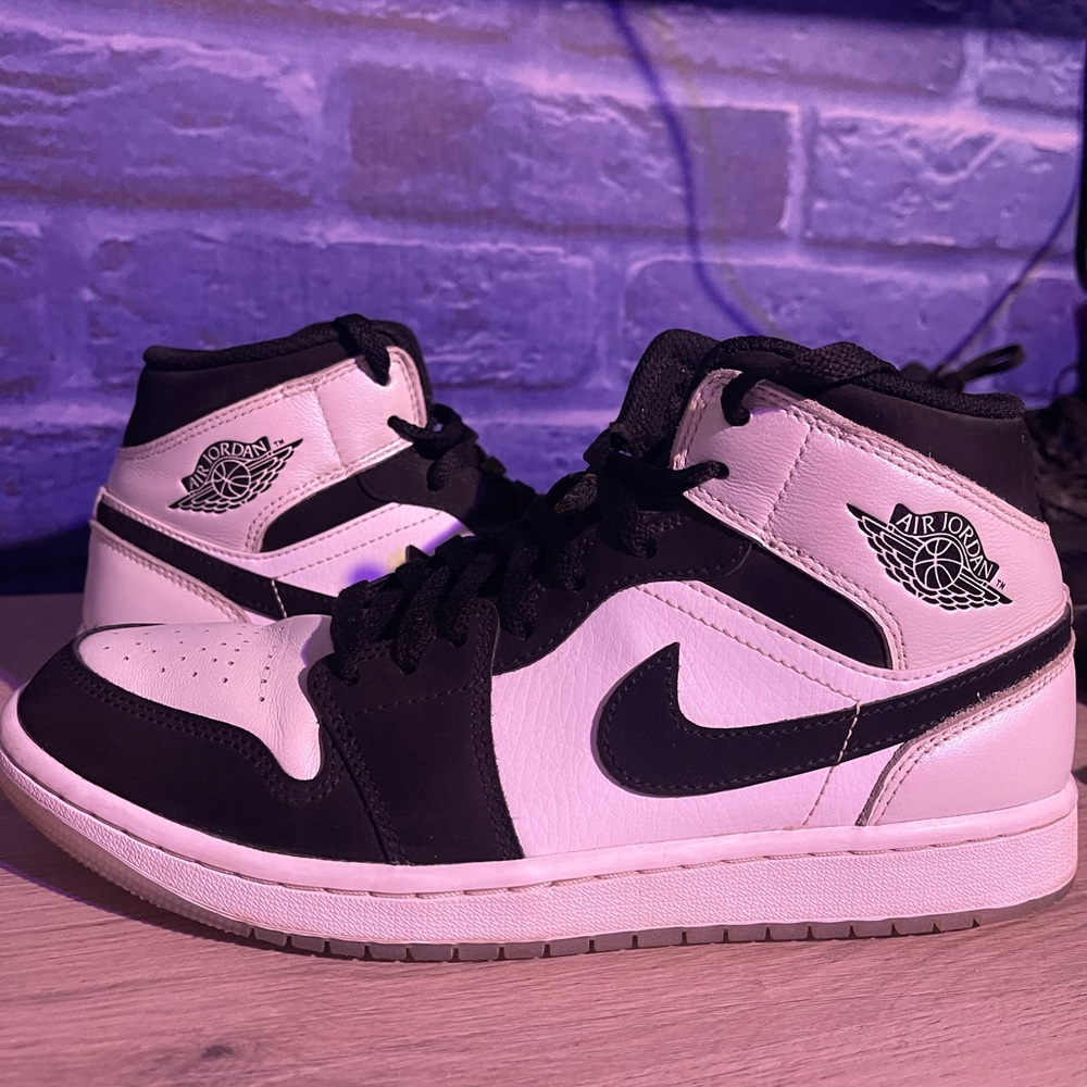 Jordan’s mid tops pearl white and black